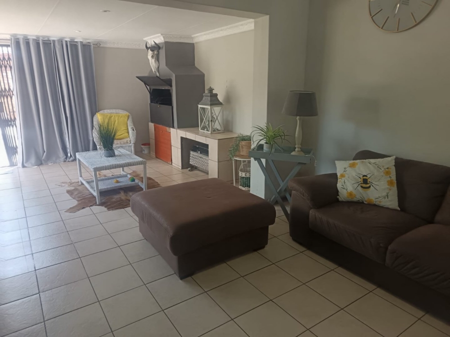 4 Bedroom Property for Sale in Carters Glen Northern Cape